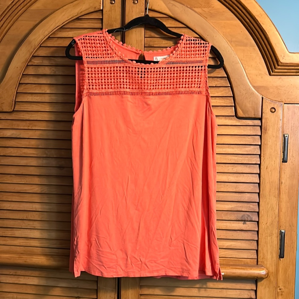 Woman’s tank top with lace trim coral in color
